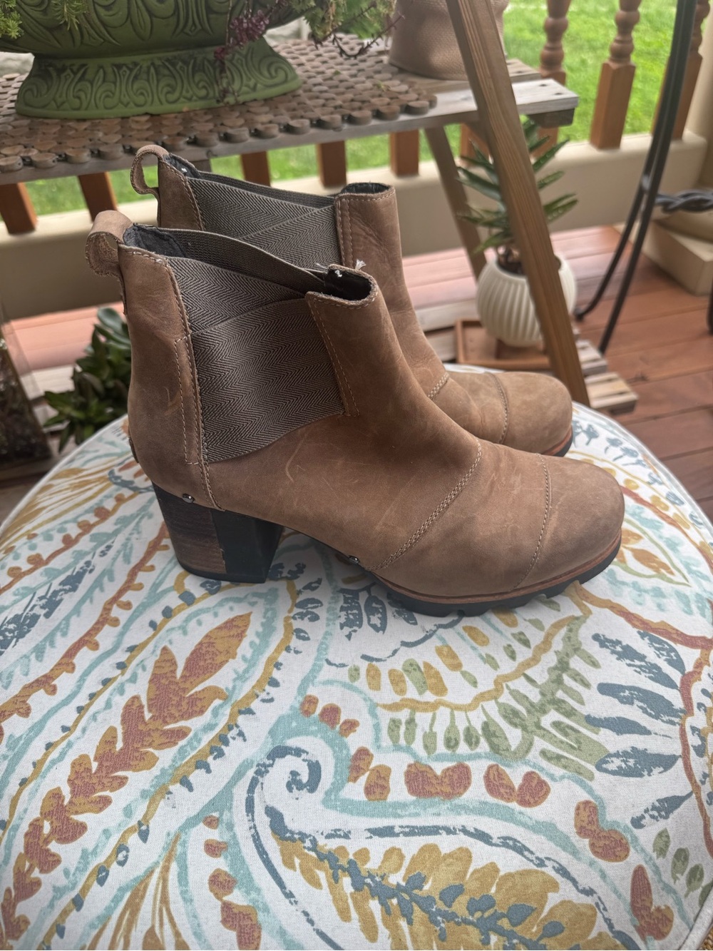 Sorel Women’s  Brown Leather Chukka Boots size 9.5